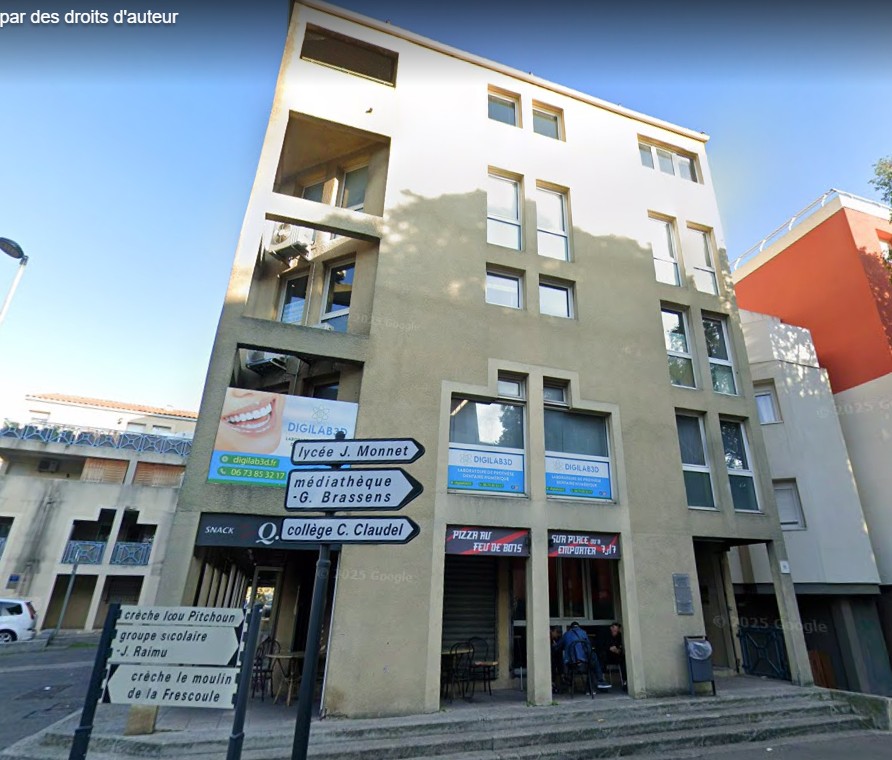 Façade et entrée du bâtiment